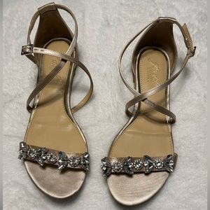 JEWEL Badgley Mischka - Tessy in Champagne Size 6